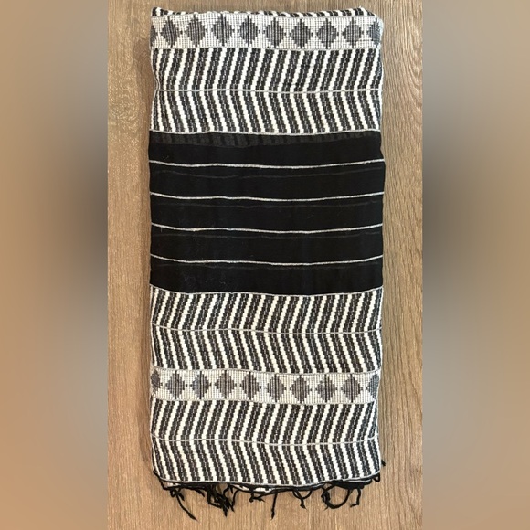 Hand Woven in Ethiopia • Women's Scarf/Shawl - Picture 3 of 5